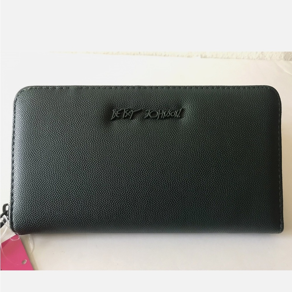 Betsey Johnson nwt Black Textured Wristlet